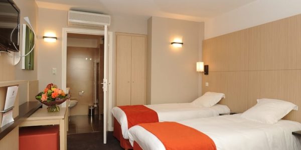 2-Hotel-Red-Fox-room