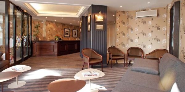 5-Hotel-Red-Fox-lobby