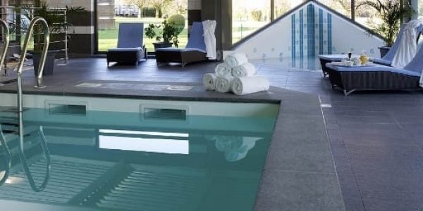 Golf vakantie noord frankrijk chateau Tilques pool