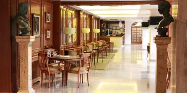 Golf vakantie spanje hotel Monica lobby
