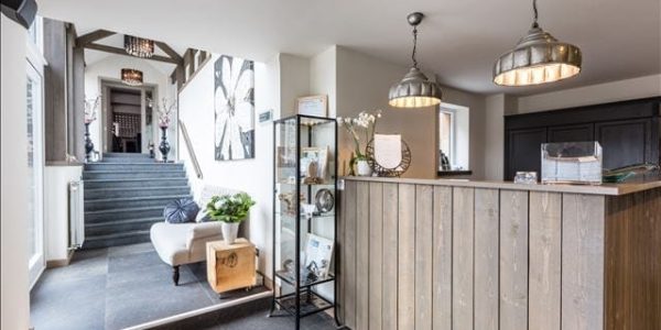 Hotel - aankomst receptie balie