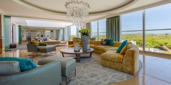 Infinity Penthouse _ Living Room (Klein)