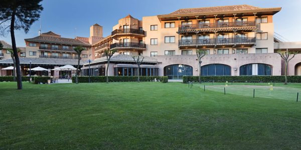 Islantilla Golf Resort Putting Green & Terrace