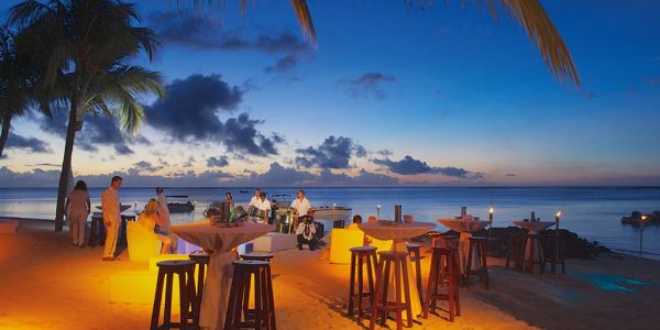 Beachcomber Hotels & Resorts; Mauritius; Île Maurice; Paradis Hotel and Golf Club; 5-star; All-inclusive; Beach; Plage; Travel; Voyage; Tourism; Tourisme; Holiday; Vacation; Congé; Vacances; Restaurant; Food; alimentaire; Diner; Dinning; Recette; Menu; Gastronomie; Bouf; Plat; Dégustation; Cuisine; Specialité; Dessert; Amuse gueule; Mise en bouche; Group & Incentives; Groupe & Incentives; Service; Sunset; coucher de soleil; Sea view; vue sur la mer; Beach view; vue sur la plage; Ocean view; vue sur l'océan; Paradis Night; Soirée Paradis