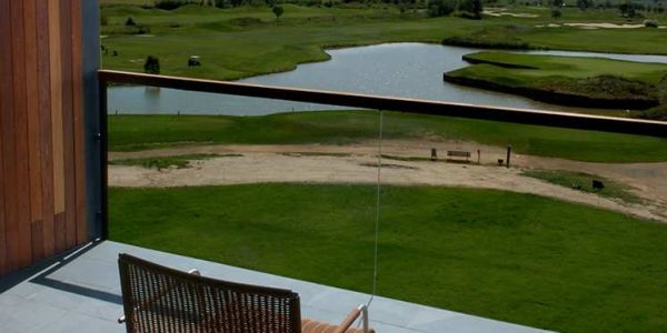 All guest rooms and suites benefit from private balconies offering splendid views of the golf course or Montgri Mountain.