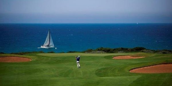 De Dunes Course werd in 2010 geopend. Deze 18-holes par-72 baan is ontworpen door Bernhard Langer in samenwerking met European Golf Design. Dunes Course ligt in een landschap met spectaculair uitzicht over zee en uitzicht op de rivier. Delen van de baan dicht zijn dicht bij de zee, het hoge duinen grenzend aan het gouden strand. Andere delen van de baan zijn in olijf-en-boomgaarden, terwijl sommige holes langs de kleine rivier lopen. De combinatie van geolvende greens en breede fairways dragen bij aan een unieke stijl en speelbaarheid.