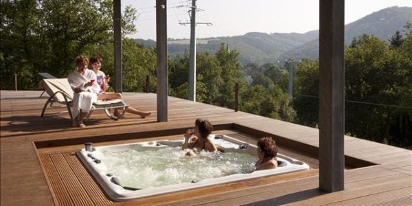 Wellness - jacuzzi in buitenterras