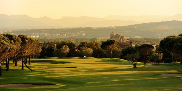 golf vakantie spanje costa brava hotel Peralada  peralada-13th-church[1]
