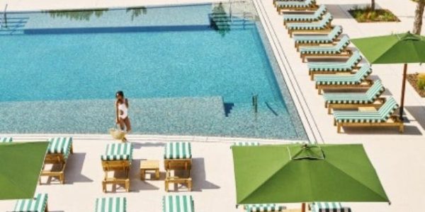 hotel-camiral-wellness-pool-03-hotelbalconypool1-149