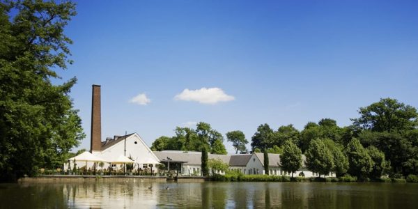 Vijver en bistro Bilderberg Kasteel Vaalsbroek